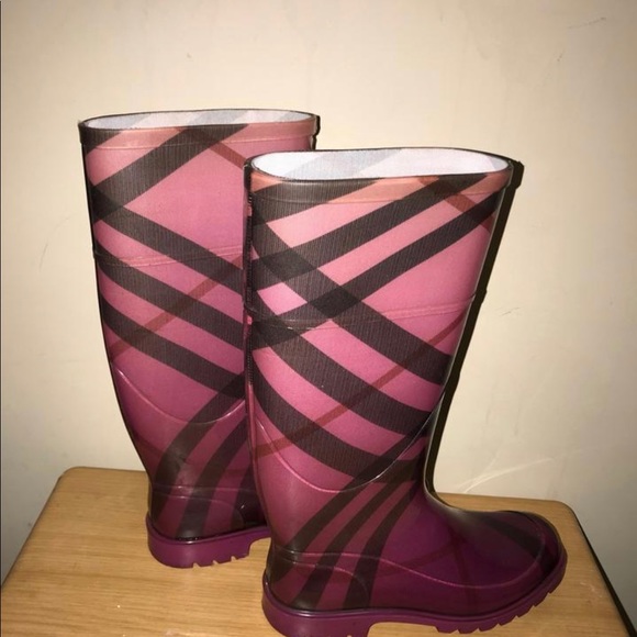 Burberry Ombre Raspberry Rain Boots/Booties - Picture 4 of 6
